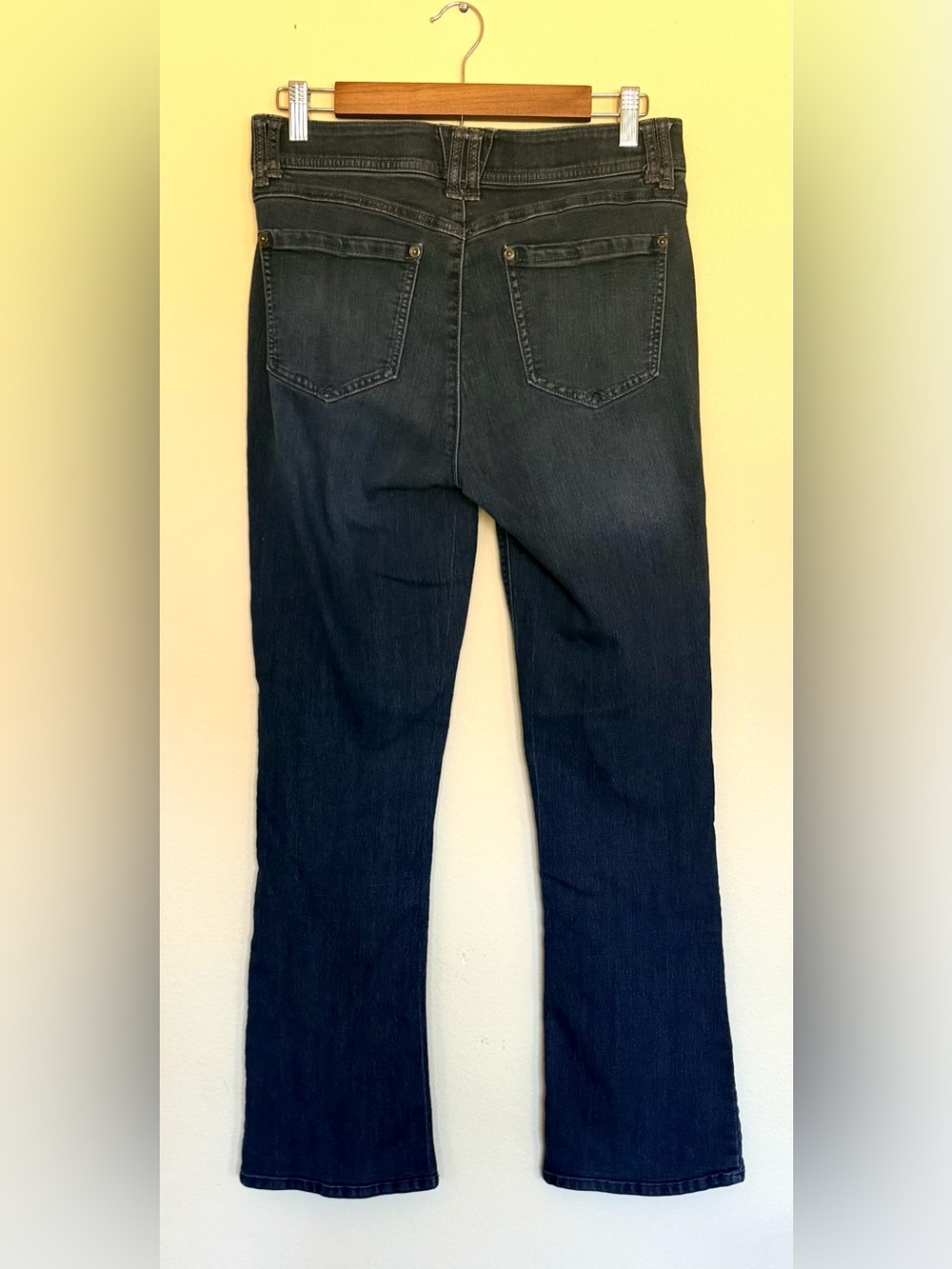 Wit & Wisdom Women's Brittany Mid-Rise Baby Bootcut Jeans size 8 - Picture 4 of 4